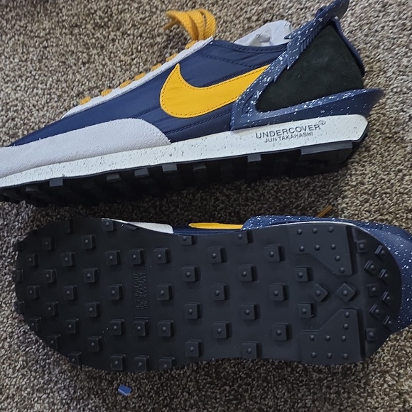 Size 12.5 Brand New W/box Nike WS DBreak / Undercover - Obsidian & Gold Dart - Picture 3 of 5